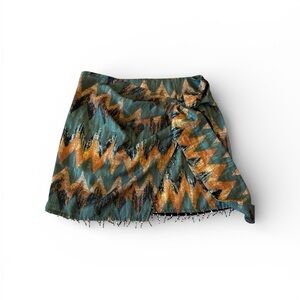 Elegant Zigzag Mini Skirt in Green and Gold